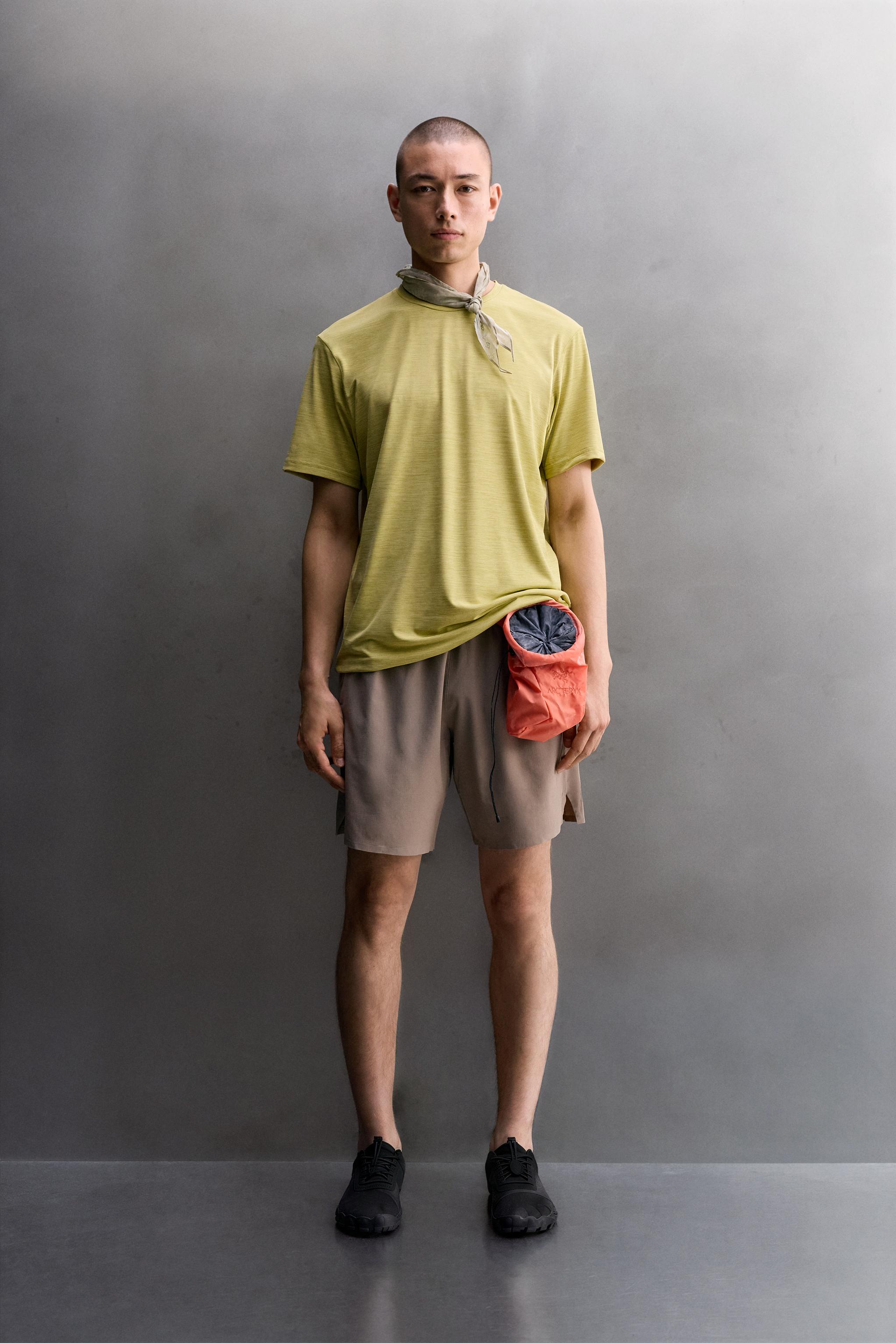 T-SHIRT TECHNIQUE JACQUARD À RAYURES
